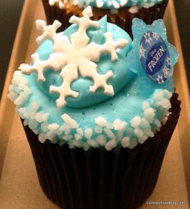 Frozen-Cupcake-571x625